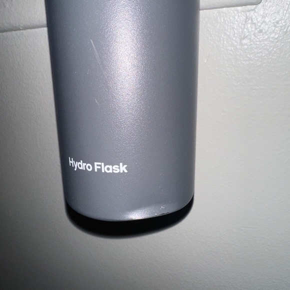 Hydroflask - Picture 2 of 3